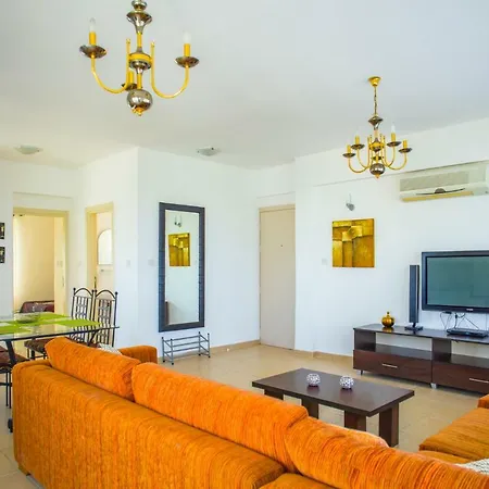 - Penthouse 200 Meters From The Apartment *