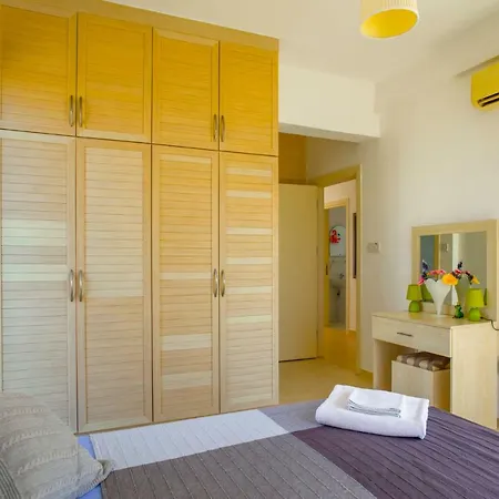 - Penthouse 200 Meters From The Apartment Agios Georgios (Girne)